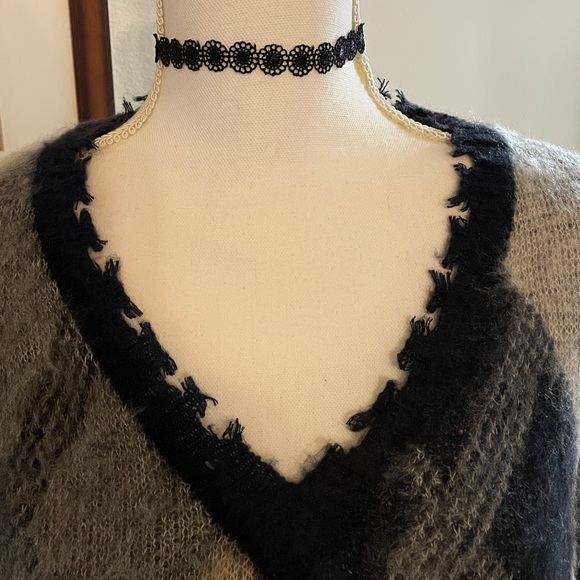 DAVI & DANI Argyle V-Neck Sweater - Large - Picture 2 of 10